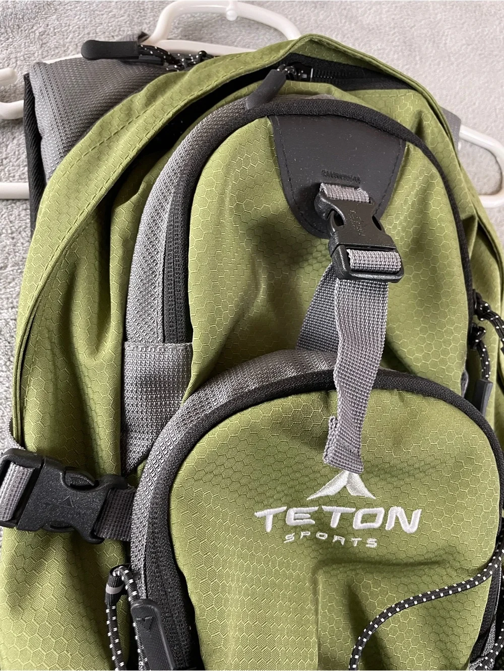 TETON Sports Oasis Hiking Backpack Hydration Compatible Daypack *NO BLADDER*